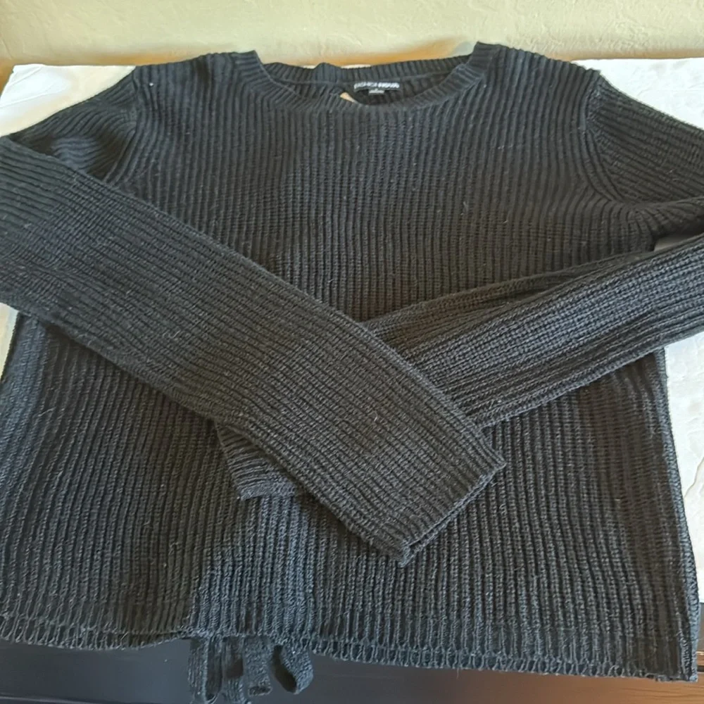 Fashion Nova Women’s Black Sweater Crisscross tie at Back New no tag Size Large